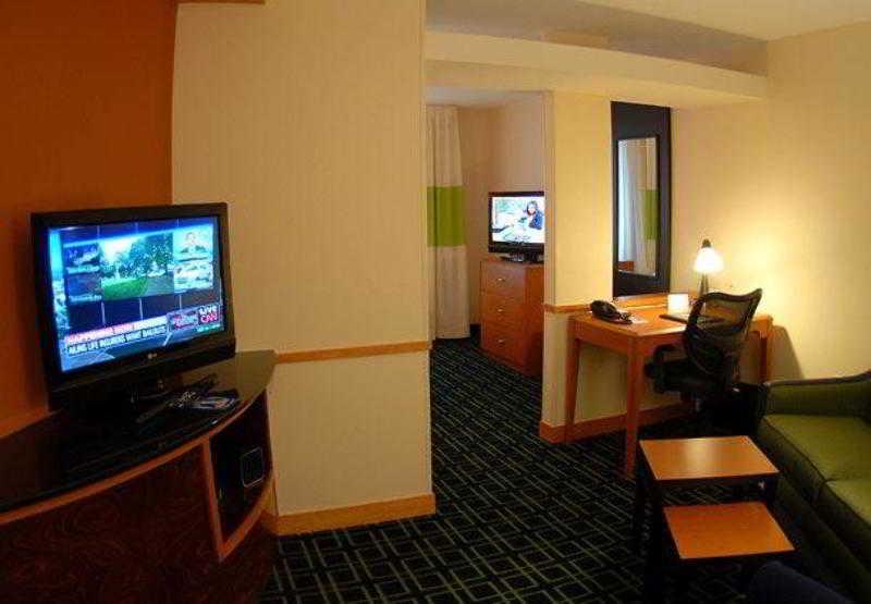 Fairfield Inn & Suites By Marriott Mobile Daphne/Eastern Shore Спаниш Форт Стая снимка